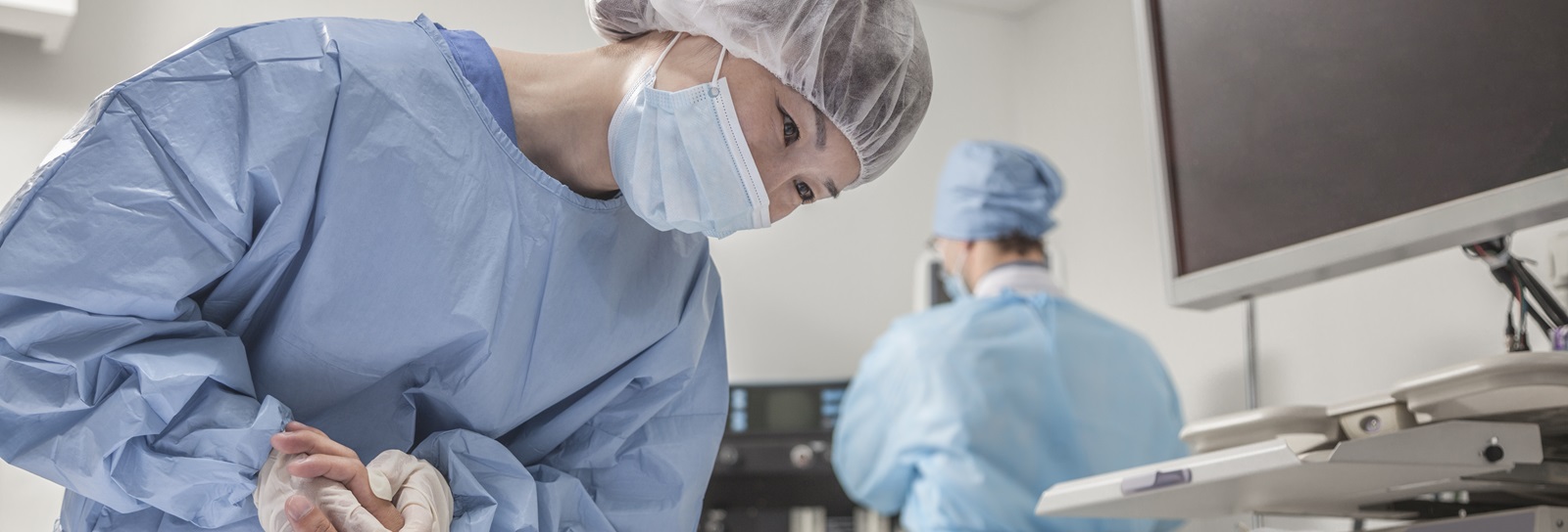 Anesthesiologist assistant in scrubs comforting a patient 